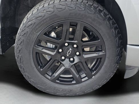 Used 2023 Chevrolet Silverado 1500 Custom AWD/4WD image 16