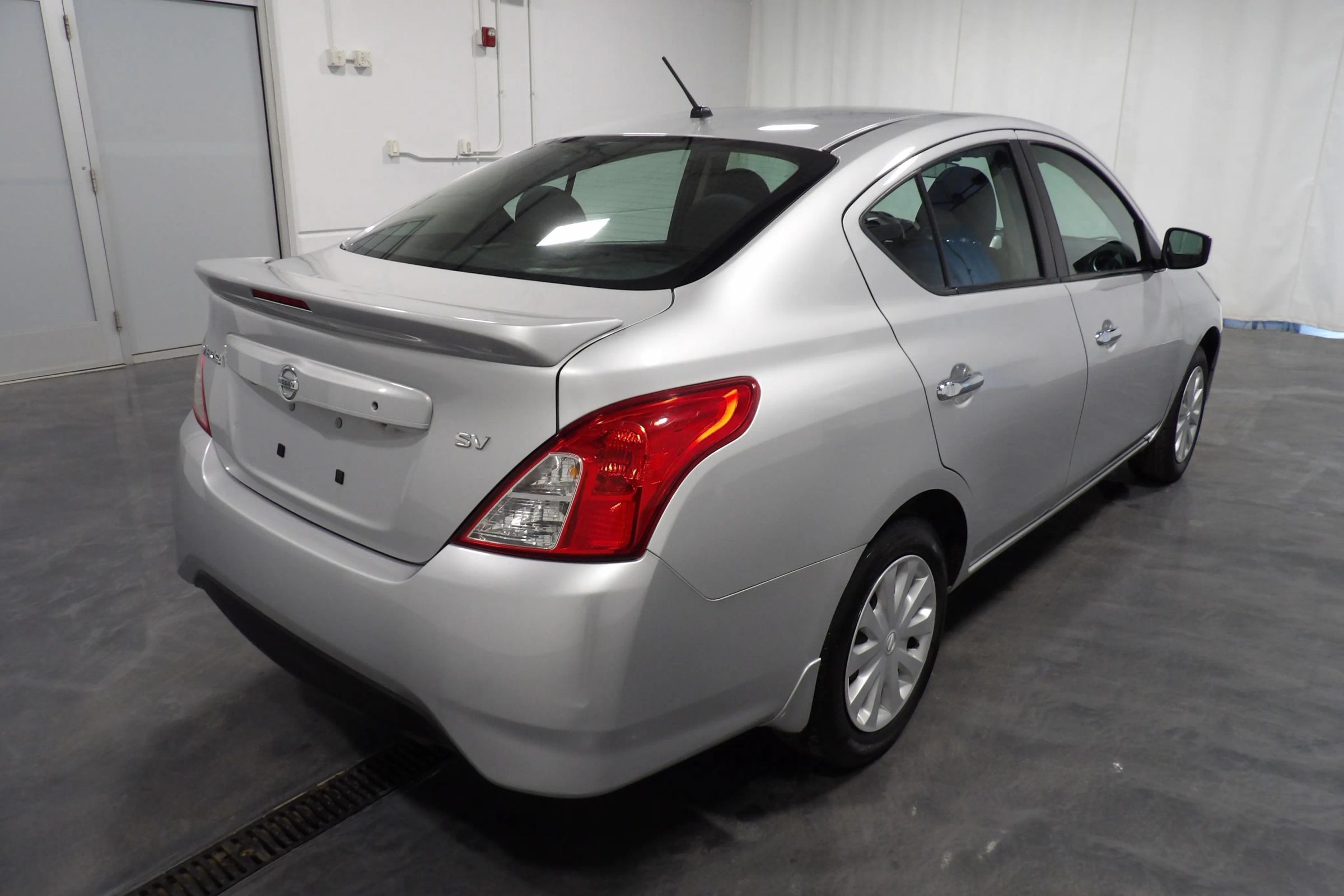 Used 2019 Nissan Versa SV FWD image 4