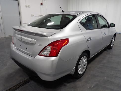 Used 2019 Nissan Versa SV FWD image 4