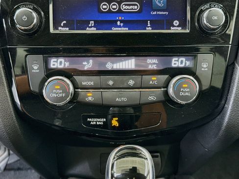 Used 2019 Nissan Rogue SV FWD image 22