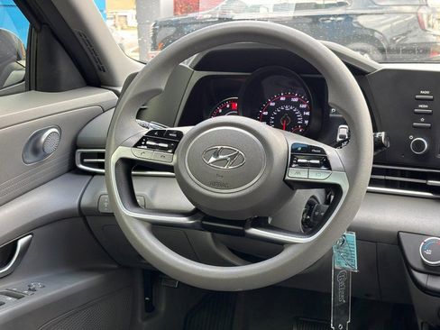 Used 2023 Hyundai Elantra SE image 12