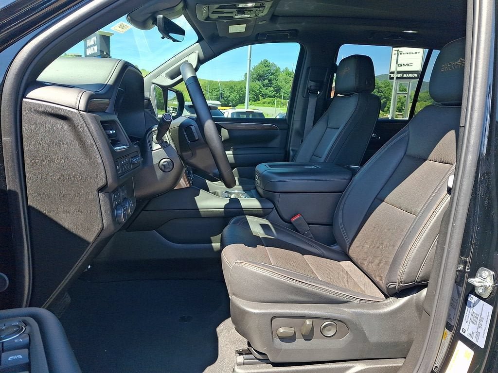 Used 2024 Chevrolet Tahoe High Country AWD/4WD image 13