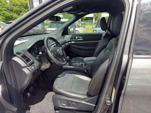 Used 2018 Ford Explorer Limited AWD/4WD image 12