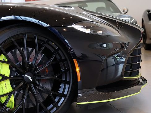 Used 2023 Aston Martin V12 Vantage RWD image 13