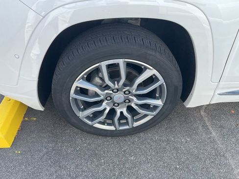 Used 2022 GMC Terrain Denali w/ Denali Premium Package AWD/4WD image 2