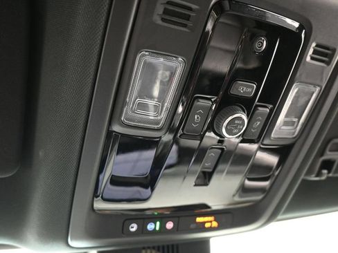 Used 2026 Chevrolet Suburban Premier AWD/4WD image 30
