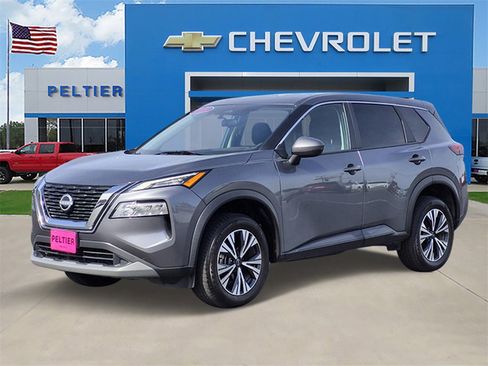 Used 2022 Nissan Rogue SV image 3