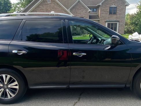 Used 2017 Nissan Pathfinder SL w/ SL Tech Package AWD/4WD image 7