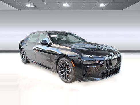 New 2026 BMW 750e xDrive image 7