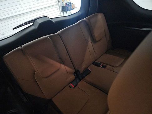 Used 2024 INFINITI QX80 Sensory AWD/4WD image 10