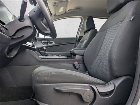 Used 2025 Kia Sportage LX FWD image 15