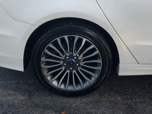 Used 2017 Ford Fusion SE w/ Fusion SE Technology Package image 7