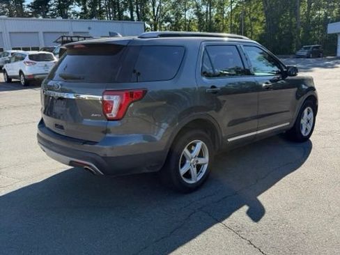 Used 2017 Ford Explorer XLT w/ Equipment Group 202A AWD/4WD image 5