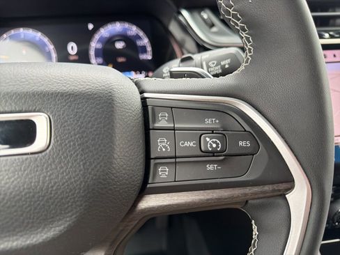 Used 2023 Jeep Grand Cherokee L Limited w/ Luxury Tech Group II image 65