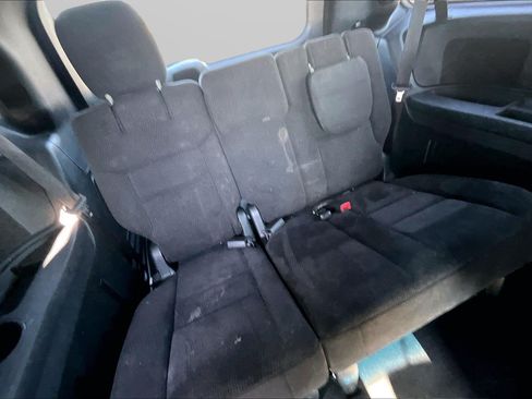 Used 2017 Dodge Grand Caravan SE FWD image 18