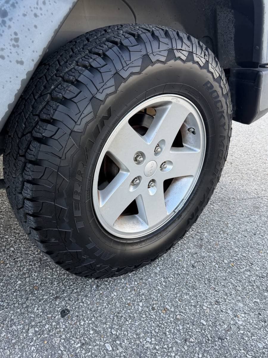 Used 2013 Jeep Wrangler Sport AWD/4WD image 24