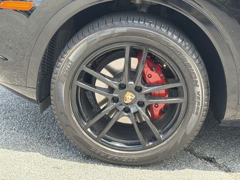 Used 2020 Porsche Cayenne AWD/4WD image 29