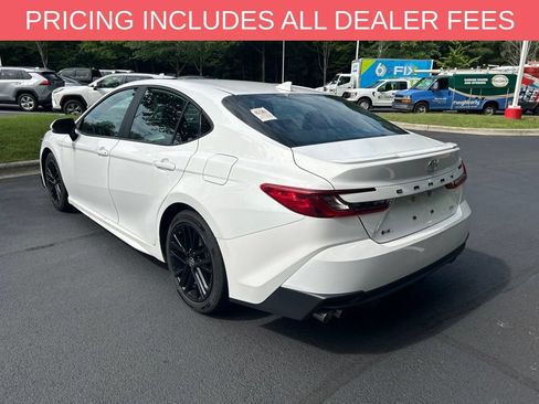 Used 2025 Toyota Camry SE FWD image 6