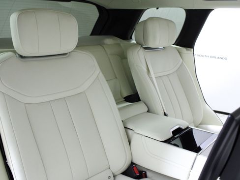 Used 2025 Land Rover Range Rover Autobiography image 15