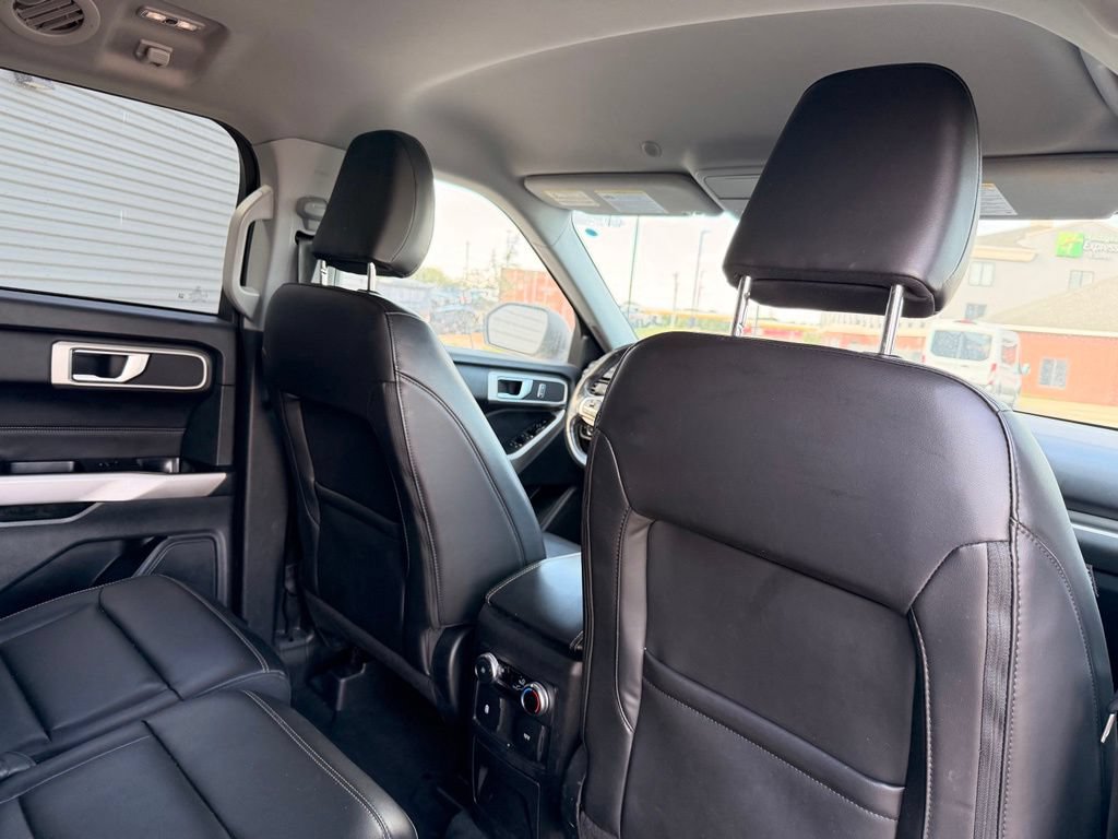 Used 2022 Ford Explorer XLT w/ Equipment Group 202A AWD/4WD image 29