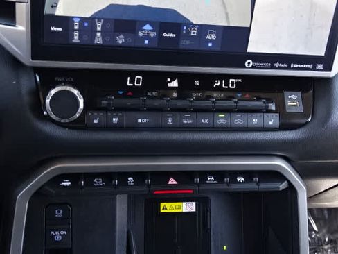 Used 2023 Toyota Tundra Limited AWD/4WD image 31