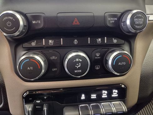 Used 2022 RAM 1500 Laramie AWD/4WD image 38