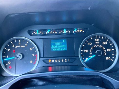 Used 2016 Ford F150 XLT image 25