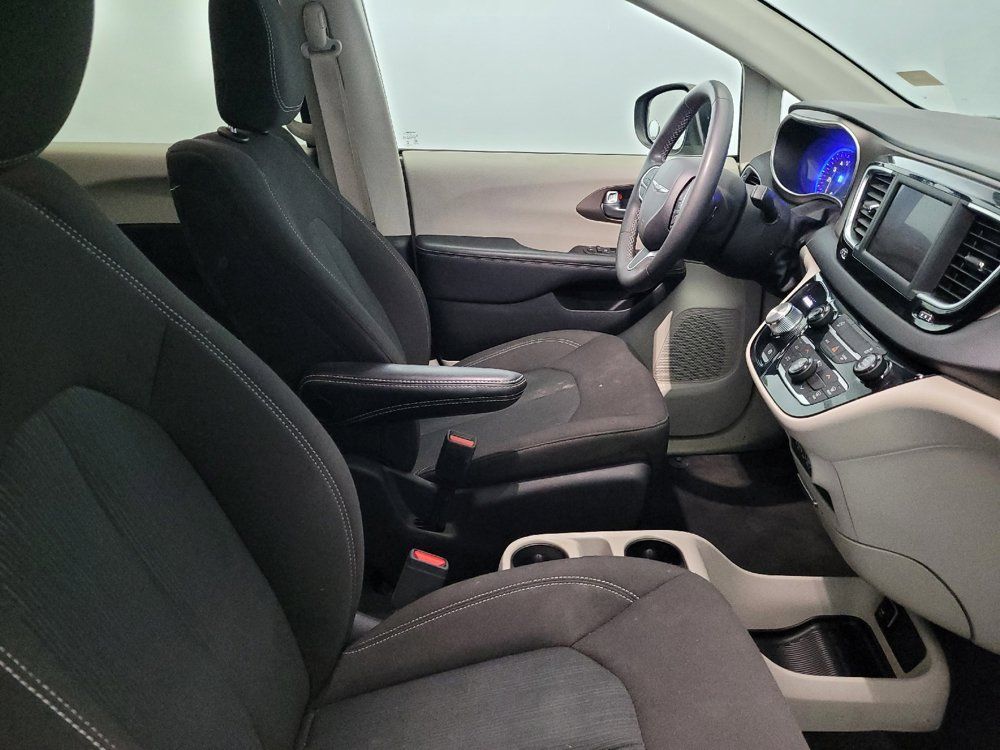 Used 2023 Chrysler Voyager LX FWD image 21