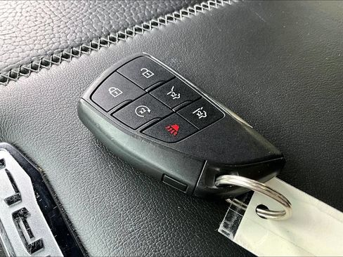 Used 2025 GMC Yukon Denali AWD/4WD image 10