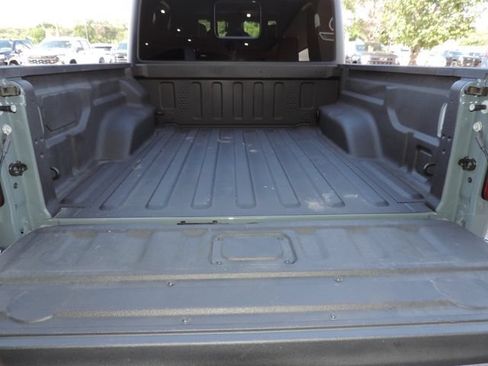 Used 2025 Jeep Gladiator Rubicon w/ Convenience Group AWD/4WD image 26