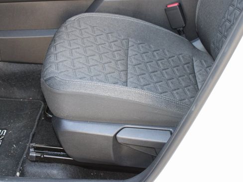 Used 2025 Nissan Kicks SV image 14