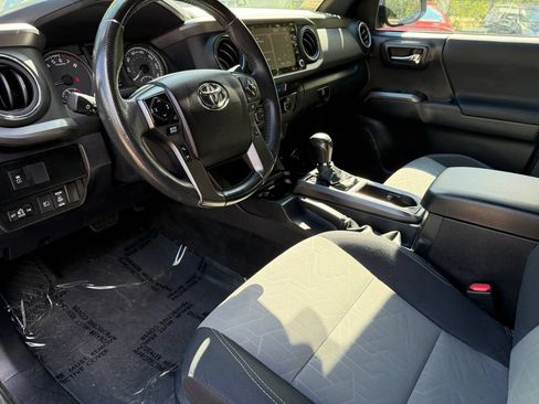 Used 2022 Toyota Tacoma TRD Off-Road AWD/4WD image 20