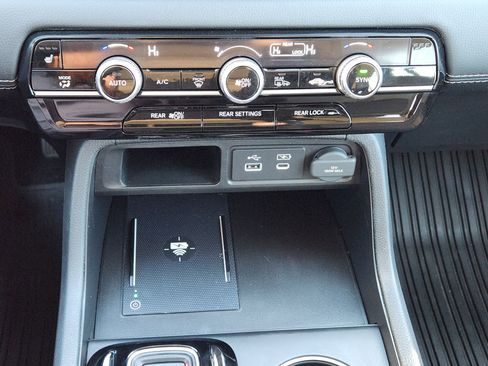 Used 2025 Honda Pilot Touring image 19