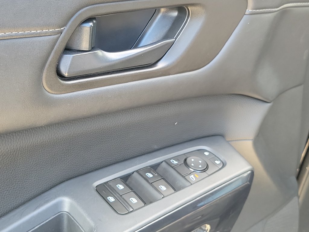 Used 2024 Nissan Pathfinder SV FWD image 25