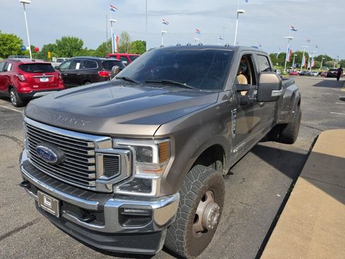 Used 2021 Ford F350 Lariat w/ Lariat Ultimate Package AWD/4WD image 2