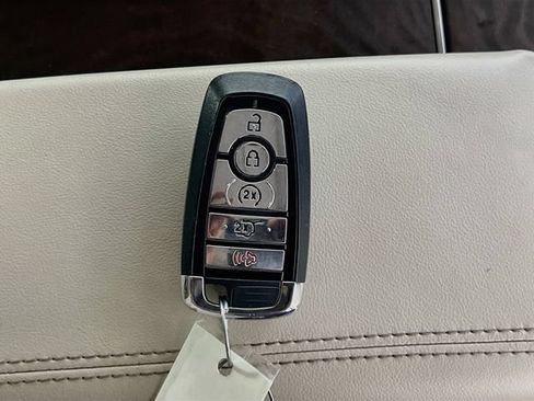 Used 2021 Lincoln Navigator Reserve w/ Luxury Package RWD image 33