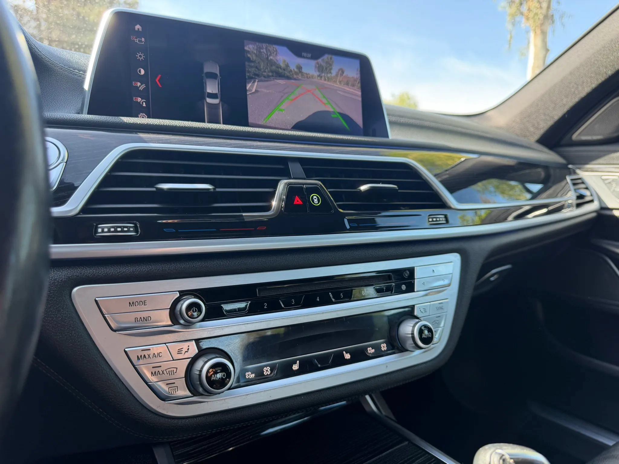 Used 2019 BMW 740i w/ M Sport Package RWD image 32