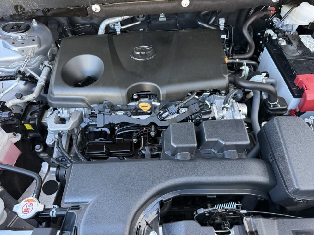 Used 2025 Toyota RAV4 XLE FWD image 33