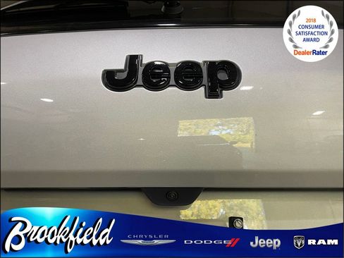 New 2025 Jeep Grand Cherokee L Laredo image 12