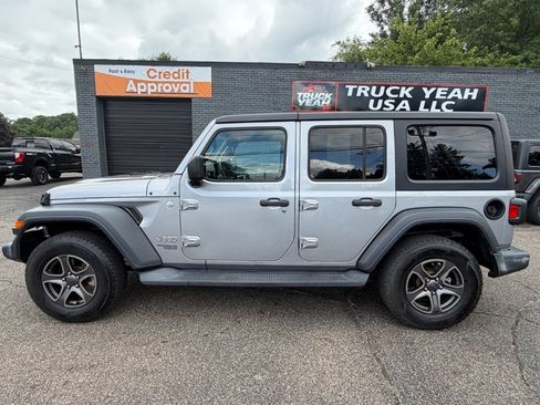 Used 2018 Jeep Wrangler Unlimited Sport S AWD/4WD image 2