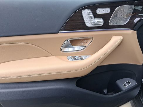 Used 2025 Mercedes-Benz GLS 450 4MATIC image 11