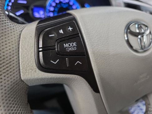 Used 2014 Toyota Sienna XLE FWD image 38
