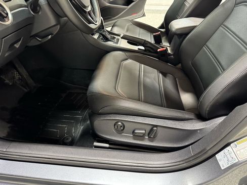 Used 2022 Volkswagen Passat 2.0T SE image 13