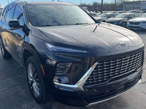 Used 2025 Buick Enclave Avenir w/ Super Cruise Package image 2