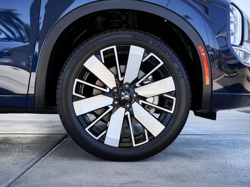 Used 2025 Mitsubishi Outlander SEL image 10