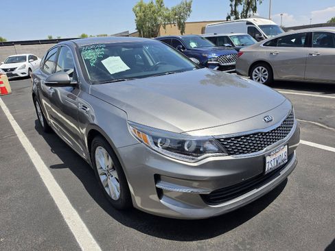 Used 2016 Kia Optima EX FWD image 2