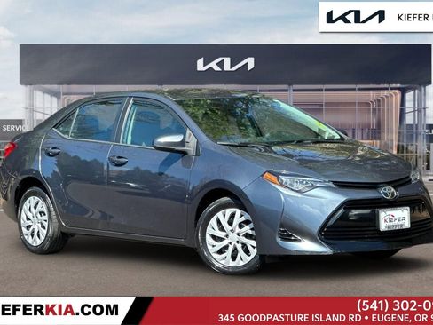 Used 2019 Toyota Corolla LE image 1