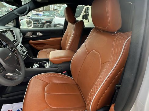 Used 2024 Chrysler Pacifica Pinnacle image 18