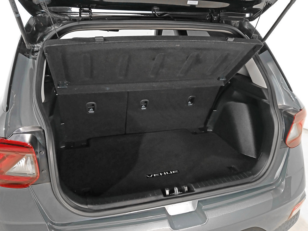 Used 2024 Hyundai Venue Limited FWD image 8