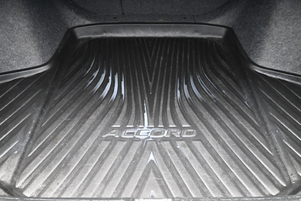 Used 2018 Honda Accord Touring image 19